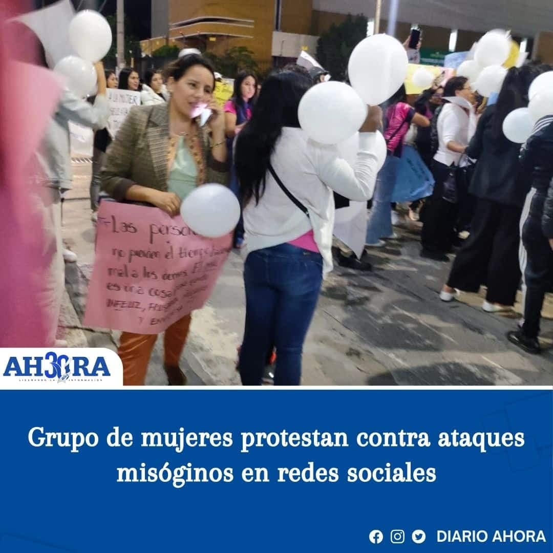 Grupo de mujeres protestan contra ataques misóginos en redes sociales