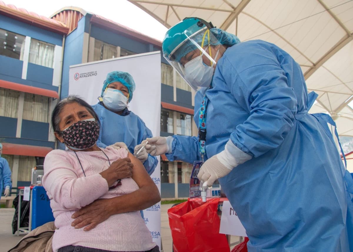COVID-19: Perú ingresó en la fase de descenso de la tercera ola