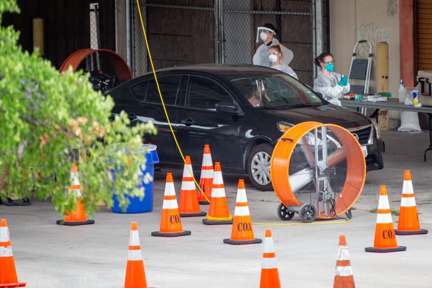Funcionarios federales podrían restringir las recomendaciones para la vacuna contra el Covid