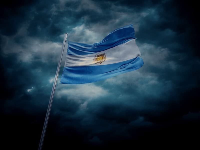 La mejora de nota de Argentina por Fitch impulsa a Milei
