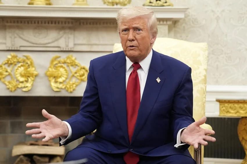 Trump justifica su política arancelaria en medio de tensiones comerciales globales y turbulencias en los mercados.