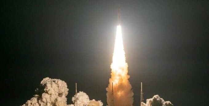 La NASA lanza su cohete más potente de la historia para volver a la Luna