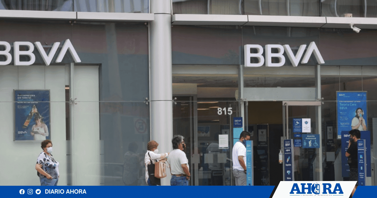 BBVA entrega préstamo a estafadores con firma y huella digital de la víctima
