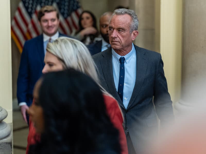 Mientras los demócratas critican una supuesta "guerra contra la ciencia", RFK Jr. apoya la reforma del HHS.
