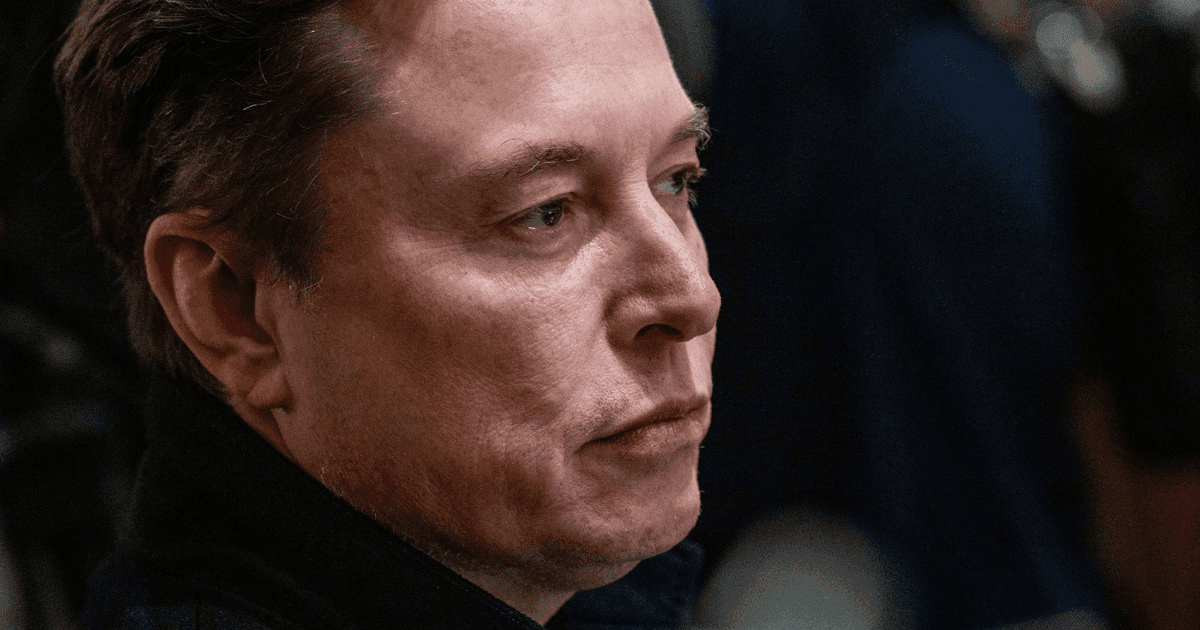 Elon Musk reduce gastos y se aleja de la política