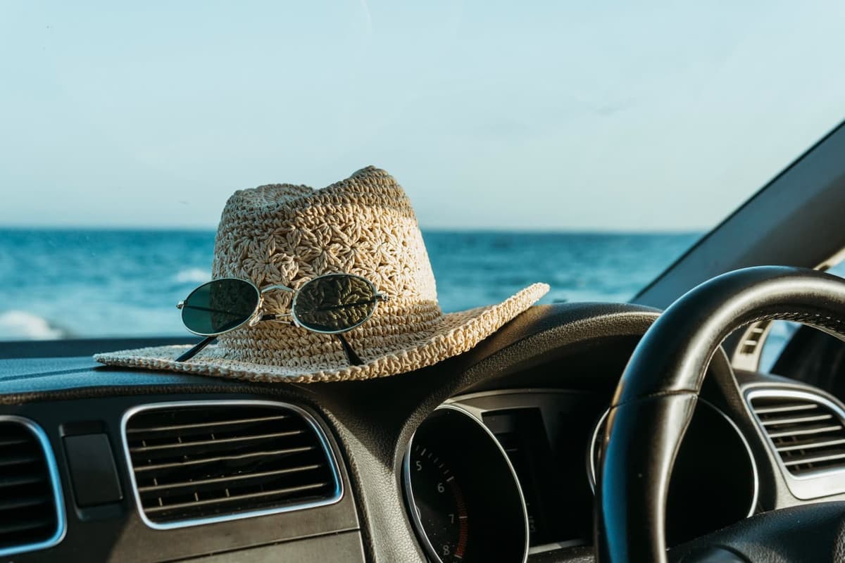 Este verano, la demanda de transporte y entregas a playas experimenta un auge masivo, con inDrive reportando un alza superior al 50%.