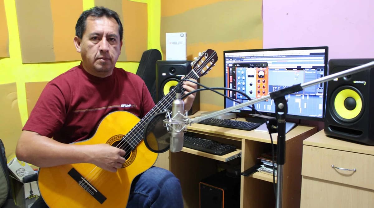 Luis Puyen presenta “Ensambles y solos de Guitarra Tradicional Huanuqueña”