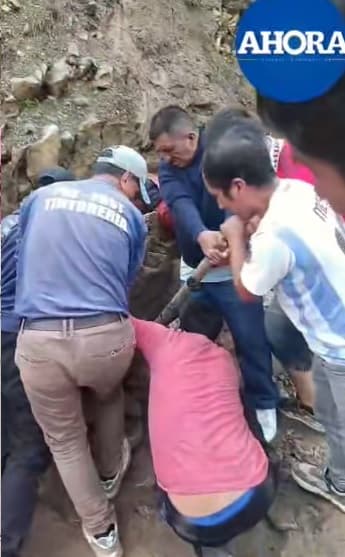 Con sus propias manos, pobladores de Margos, Yacus y Chaulán desbloquean carreteras afectadas por huaicos