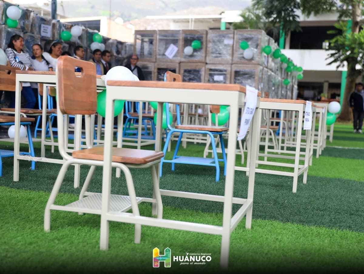 Institución educativa de Pitumama recibe mobiliario escolar a pocos días de iniciar clases