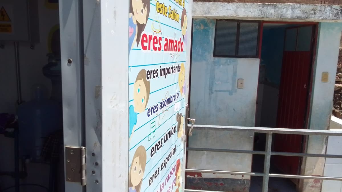 Crisis sanitaria en colegio de Santa Rosa expone a alumnos y desata denuncias