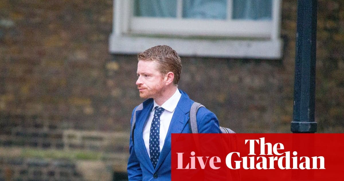 McSweeney acorralado por Conservadores por robo de celular