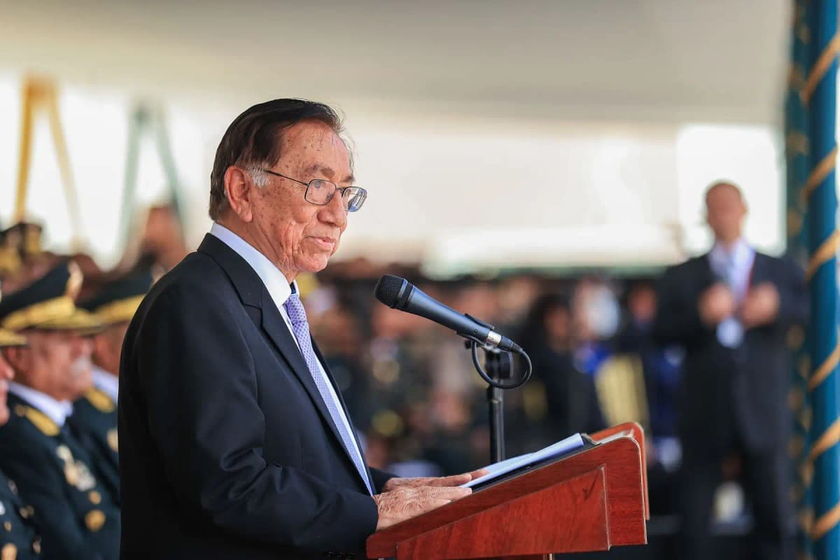 Presidente exhorta a nuevos policías a priorizar atención al ciudadano y reforzar lucha contra el crimen