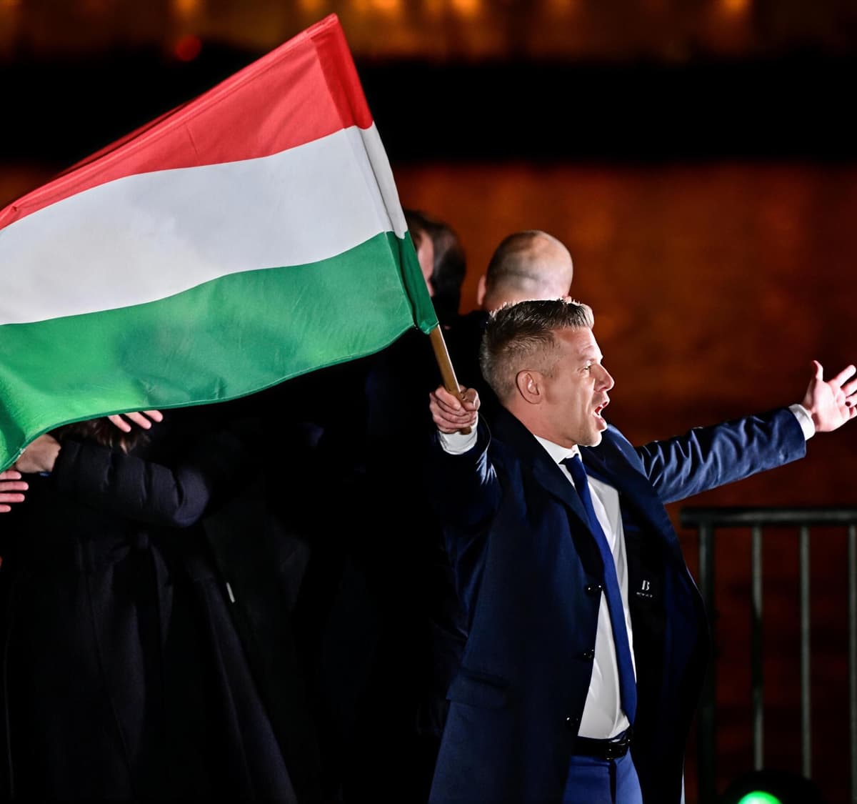 Hungría inicia giro político tras derrota de Viktor Orbán después de 16 años en el poder