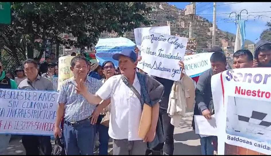 Padres y docentes de Pillao elevan presión al Gorehco por demora en obra escolar comprometida