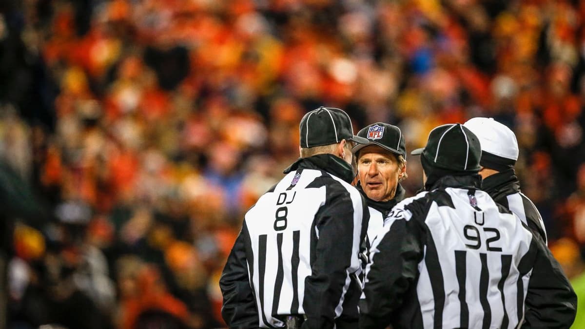 NFL incorpora y capacita a sus nuevos árbitros de reemplazo para la liga