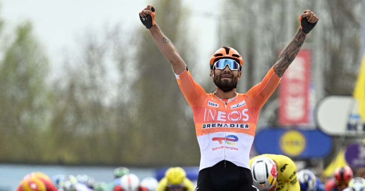 Ganna vence a Van Aert por un pelo en Flandes