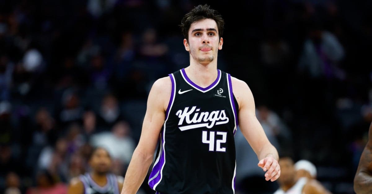 Raynaud brilla en la NBA: elegido el mejor rookie del mes