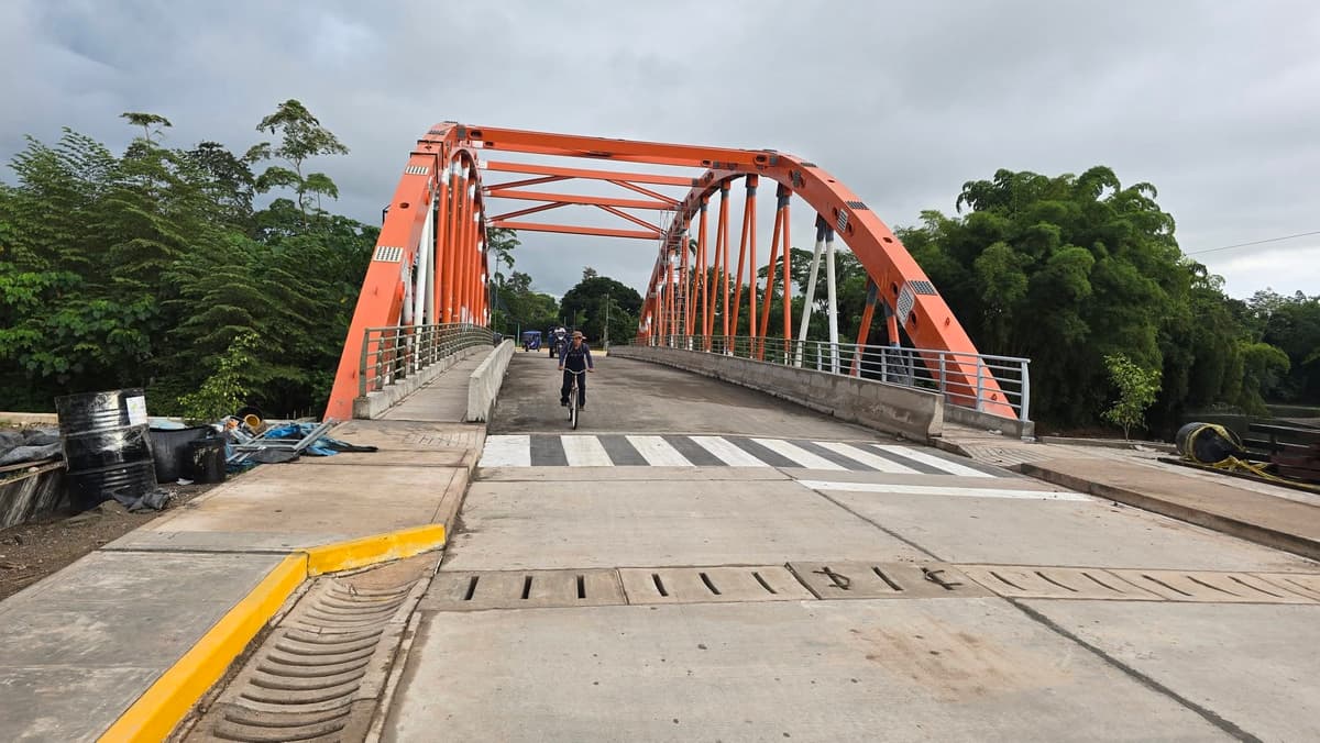 Vecinos de Aucayacu abren puente por su cuenta ante sucesivos retrasos en la inauguración oficial