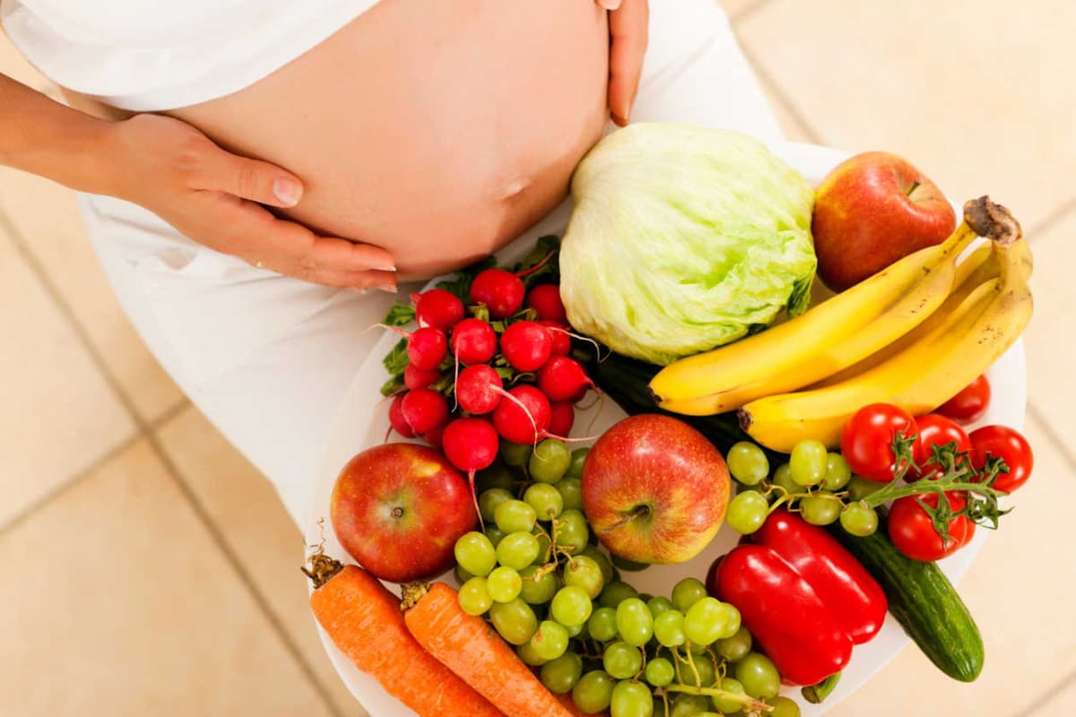 Decano de Nutricionistas advierte que una mala alimentación durante la lactancia debilita a la madre