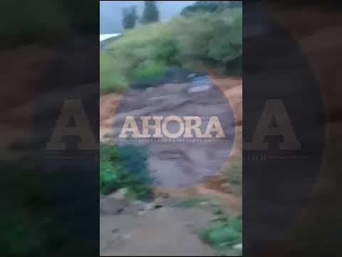 Huaico arrastra camioneta en Santa María del Valle y expone abandono de río seco