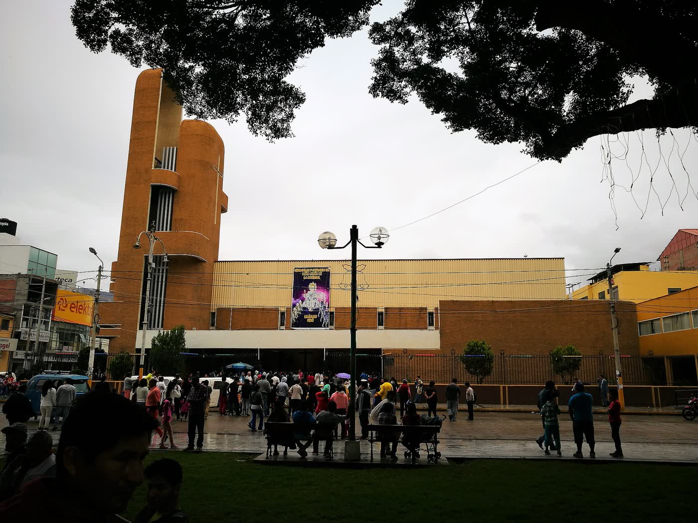 Catedral de Huánuco vista desde la Plaza de Armas