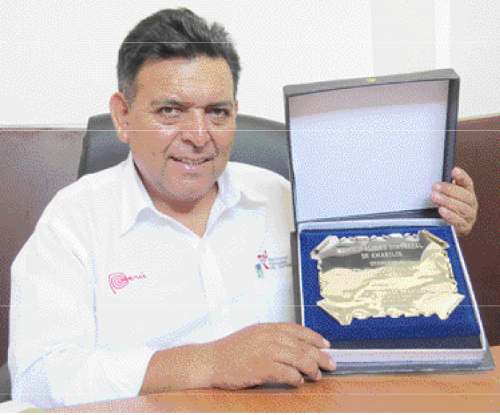 Amarilis premia al director del IPD