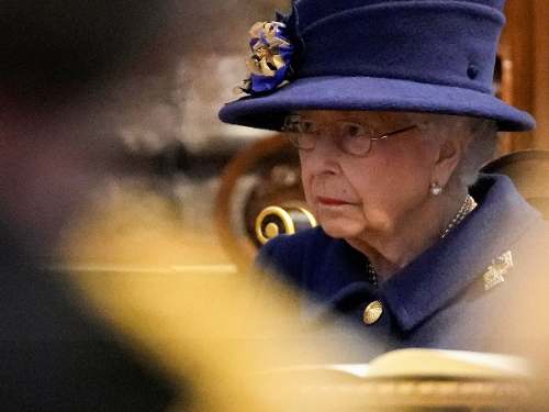 Se hace viral que la reina Isabel II fue vista conduciendo un automóvil