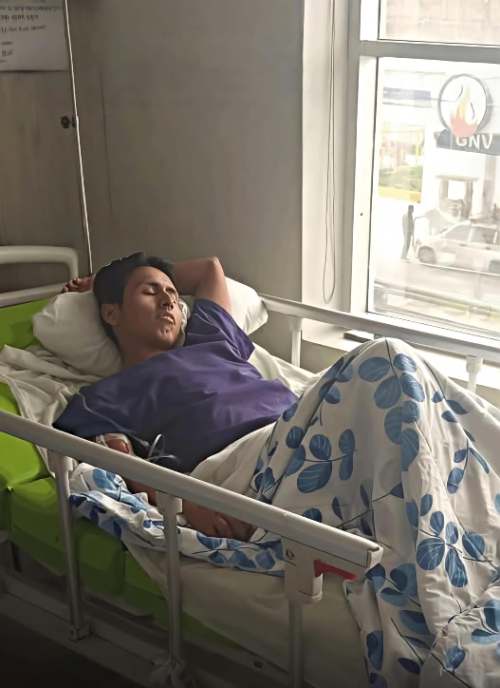 Conductor se fuga tras chocar a motociclista en León Pampa y familia pide apoyo para operación