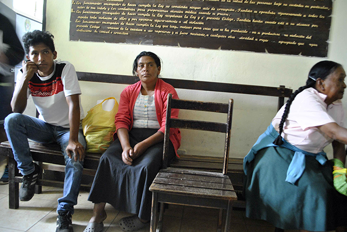 Intervienen a mujer que ingresaba celulares a penal