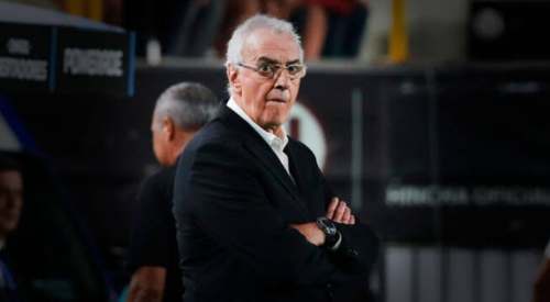 Fossati en el centro de la polémica por gesto durante duelo ante Juan Pablo II