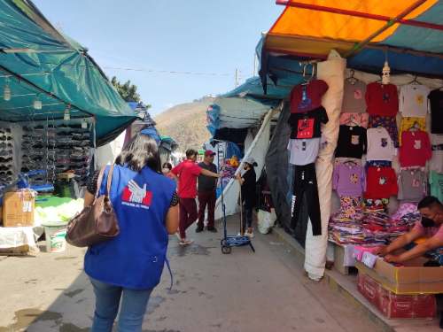 Comerciantes y visitantes acuden a ferias por aniversario de Huánuco sin tapabocas