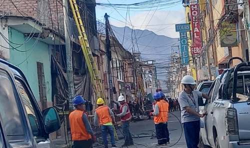 Peritos investigan causas de incendio