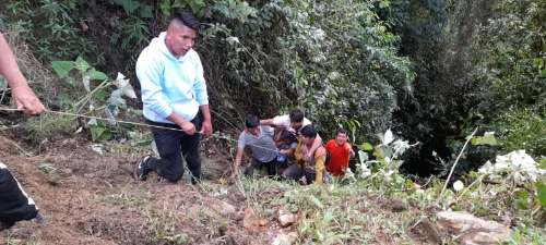 Siete personas salvaron de milagro tras volcar con camioneta de serenazgo