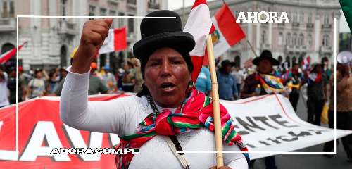 Peruanos se movilizan para exigir la renuncia de la presidenta Dina Boluarte