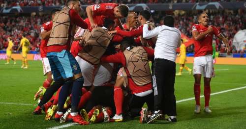 Benfica de Portugal goleó 3-0 al FC Barcelona