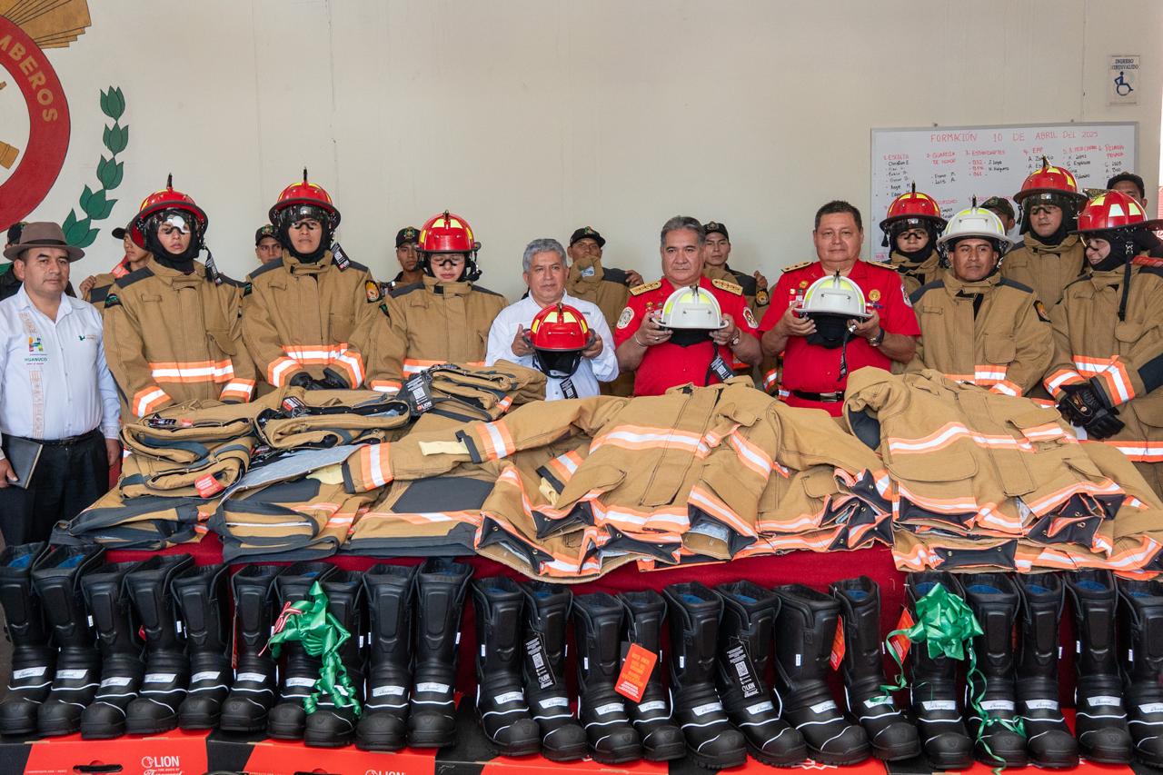 Gorehco entrega modernos equipos de protección a bomberos tras década de espera