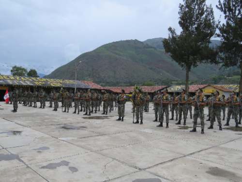 Reservistas del Ejército llegan al cuartel de Fuerzas Especiales n. ° 201 de Yanag