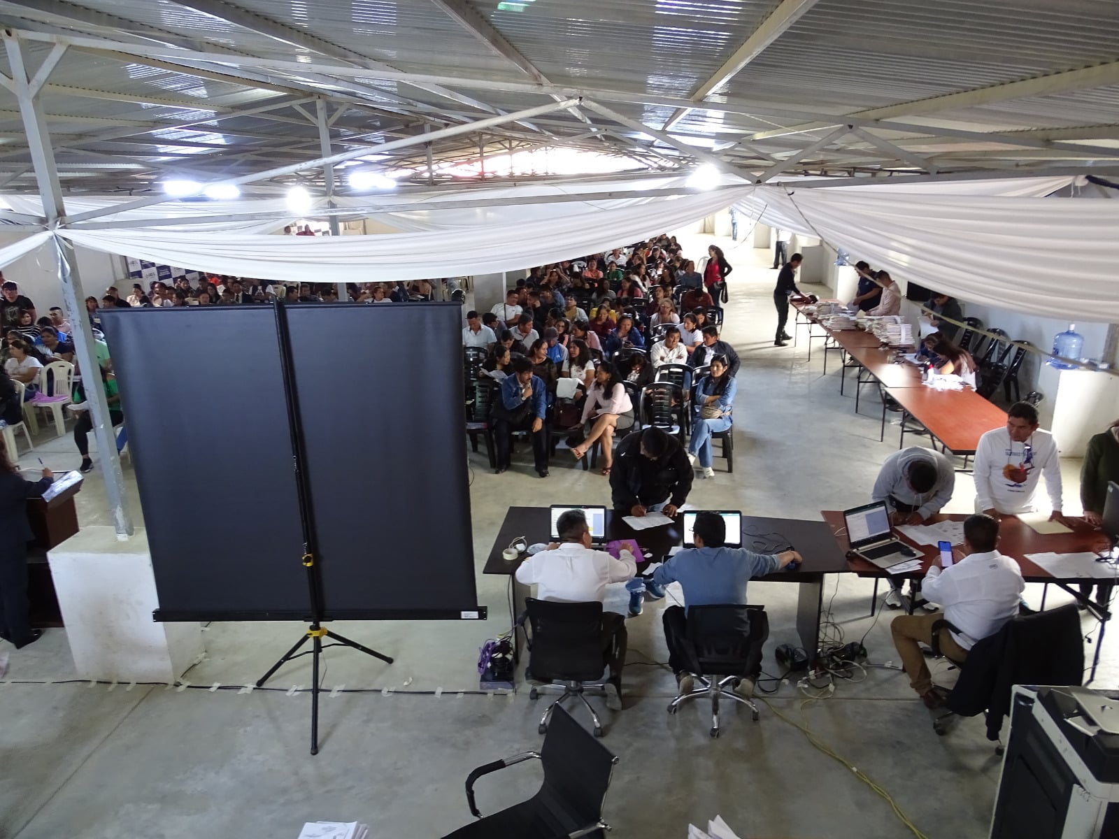 Más de 1200 postulantes compiten por 585 plazas docentes en Huánuco