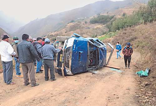 Un muerto y cuatro heridos de gravedad deja despiste de camioneta