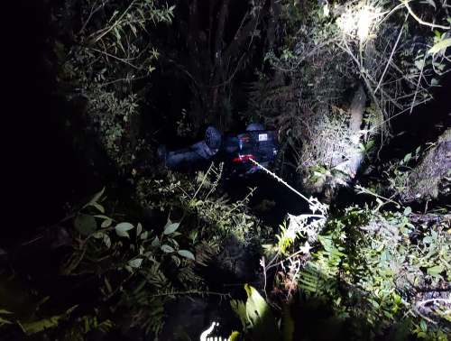 Un muerto y dos heridos graves tras violento choque de automóvil con cisterna