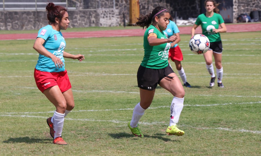 Torneo de fútbol femenino en Tingo María
