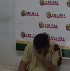 Delincuente es intervenido por vecinos cuando intentaba desmantelar vehículo robado en Cayhuayna