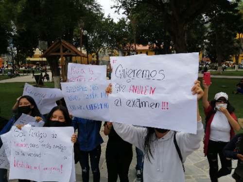 Exigen anulación de examen de admisión en la UNHEVAL