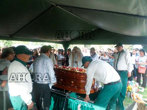 Dramáticas escenas de dolor en último adiós de catedrático asesinado