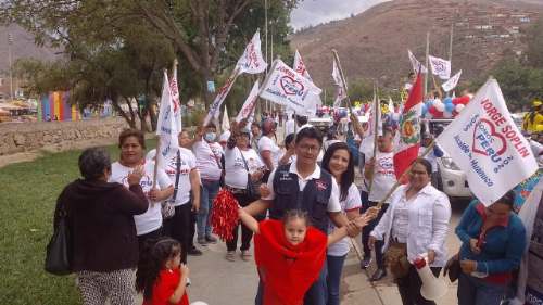 Candidato de Somos Perú cerró campaña política con caminata