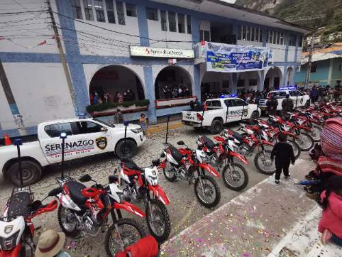 Entregan camionetas y motocicletas para seguridad ciudadana