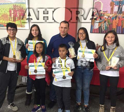 Huanuqueños ganan medallas en regional de ajedrez