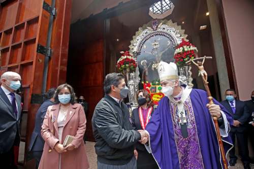 Castillo participó en Misa en honor al Señor de los Milagros
