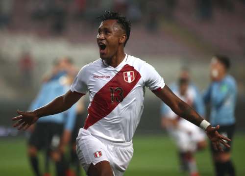 Renato Tapia y Luis Advíncula, futbolistas nacionales, ya fueron dados de alta