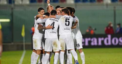 Benevento ganó 2-0 con gol de Gianluca Lapadula